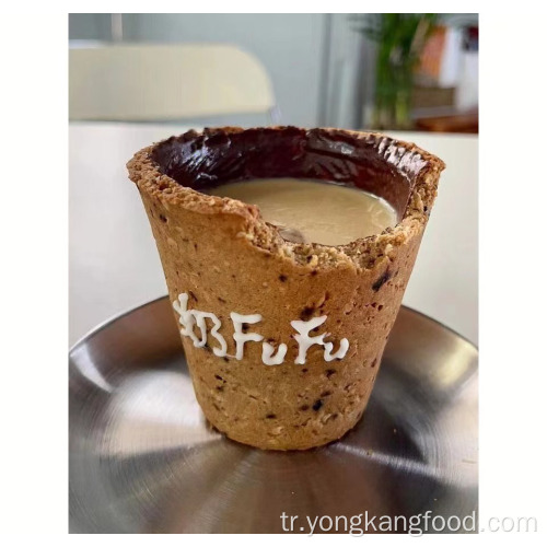 Çikolatalı konileri doldurun